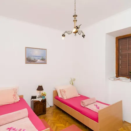 Traditional In With Swimming Pool Βίλα
