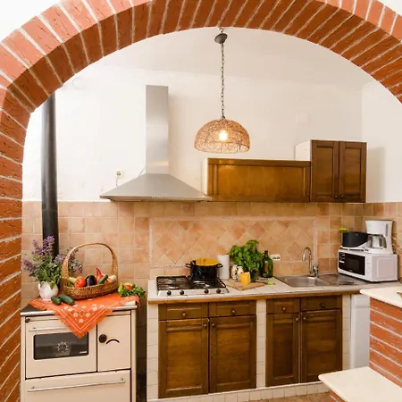 Traditional In With Swimming Pool