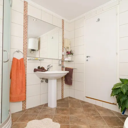 Βίλα Traditional In With Swimming Pool *