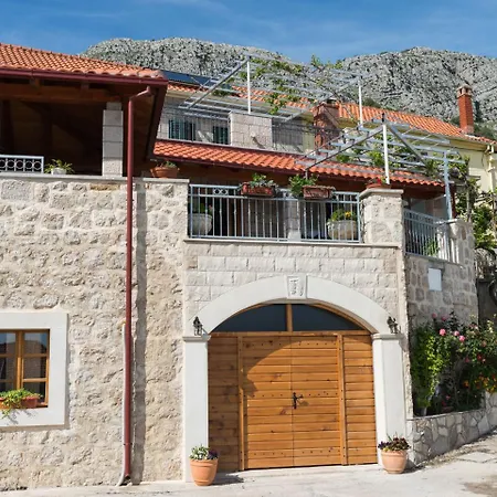 Traditional In With Swimming Pool Βίλα Gruda